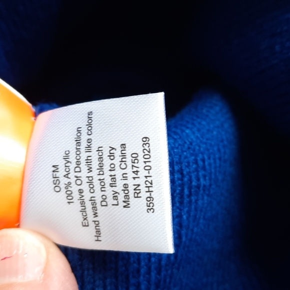 3 for $30. Little kids Paw Patrol hat and glove set - Picture 10 of 12